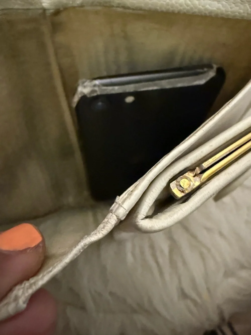 Authentic Vintage Chanel White Wallet - Picture 4 of 16